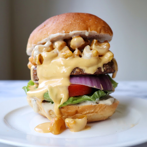 NONA'S MAC AND CHEESY BURGER - NONA